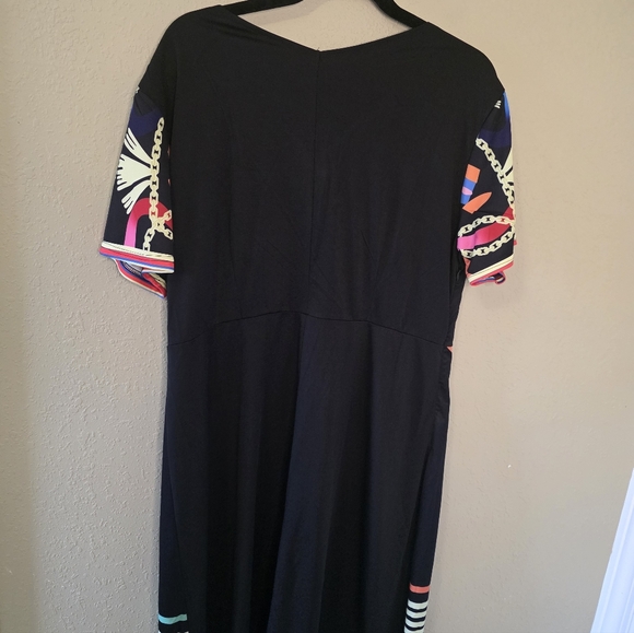 Colorful XL Geometric Print Dress - Picture 7 of 7